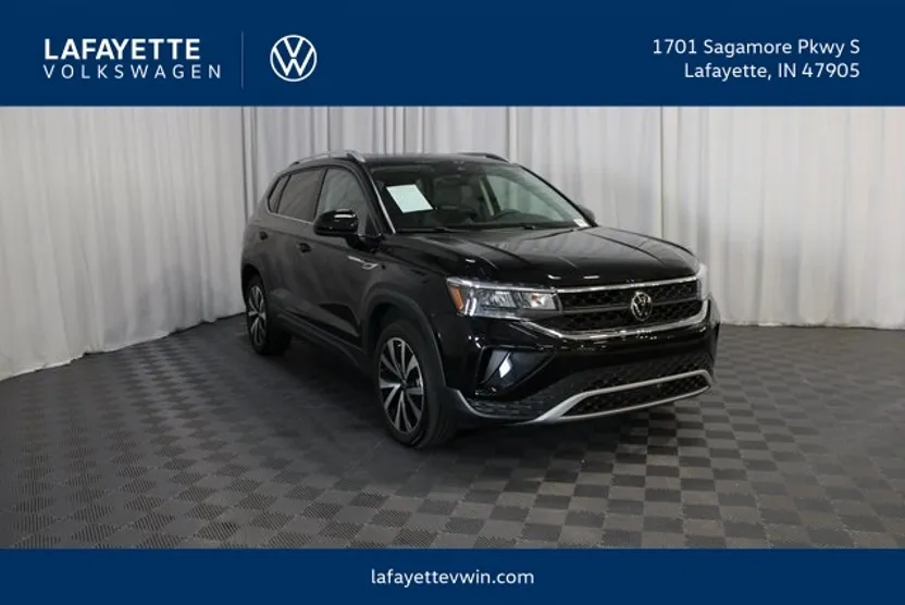 2024 Volkswagen Taos SE photo 1