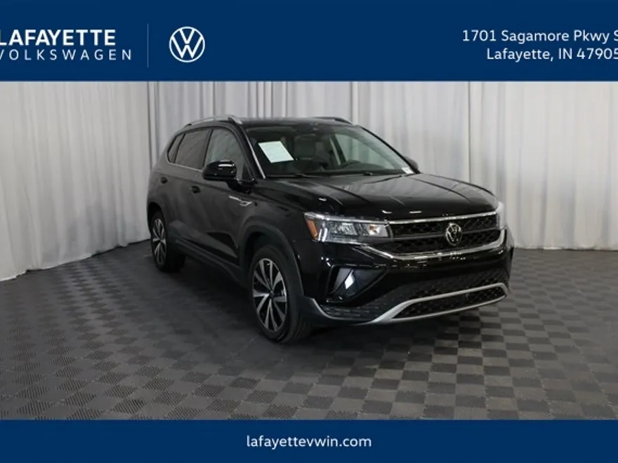 2024 Volkswagen Taos SE photo 1