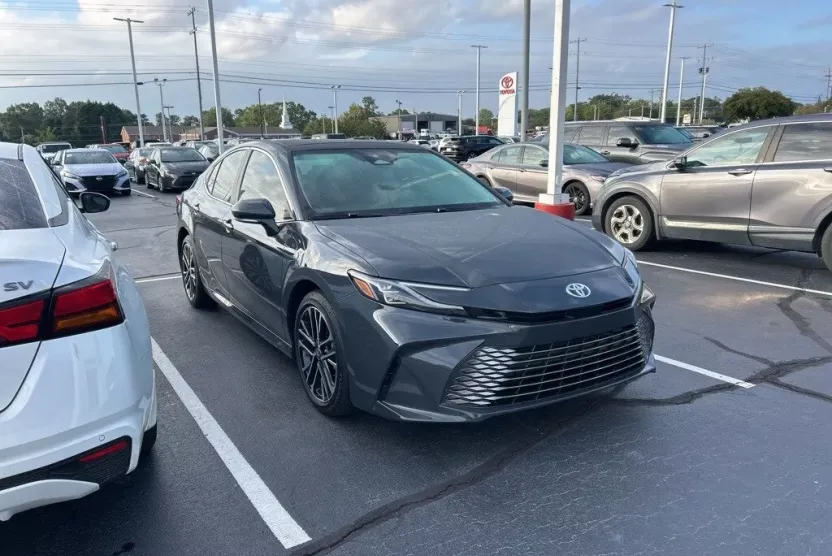2025 Toyota Camry XLE photo 1