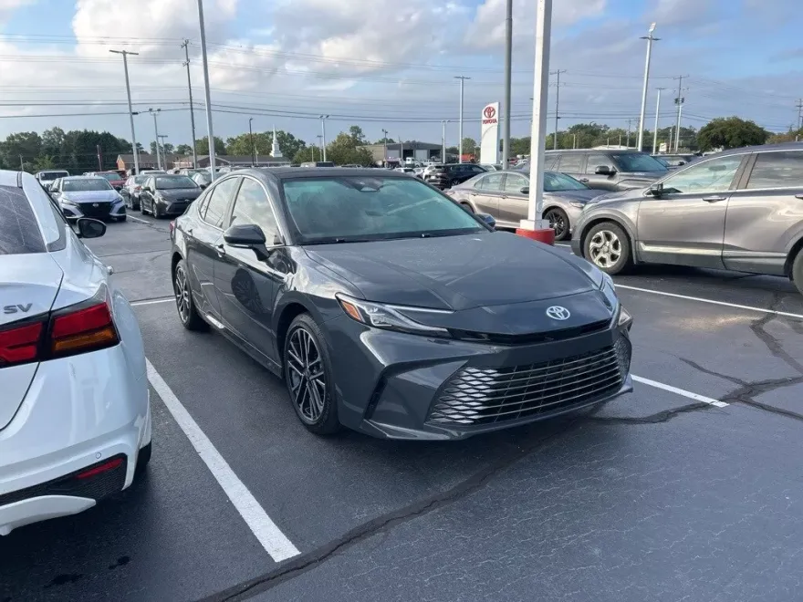 2025 Toyota Camry XLE photo 1