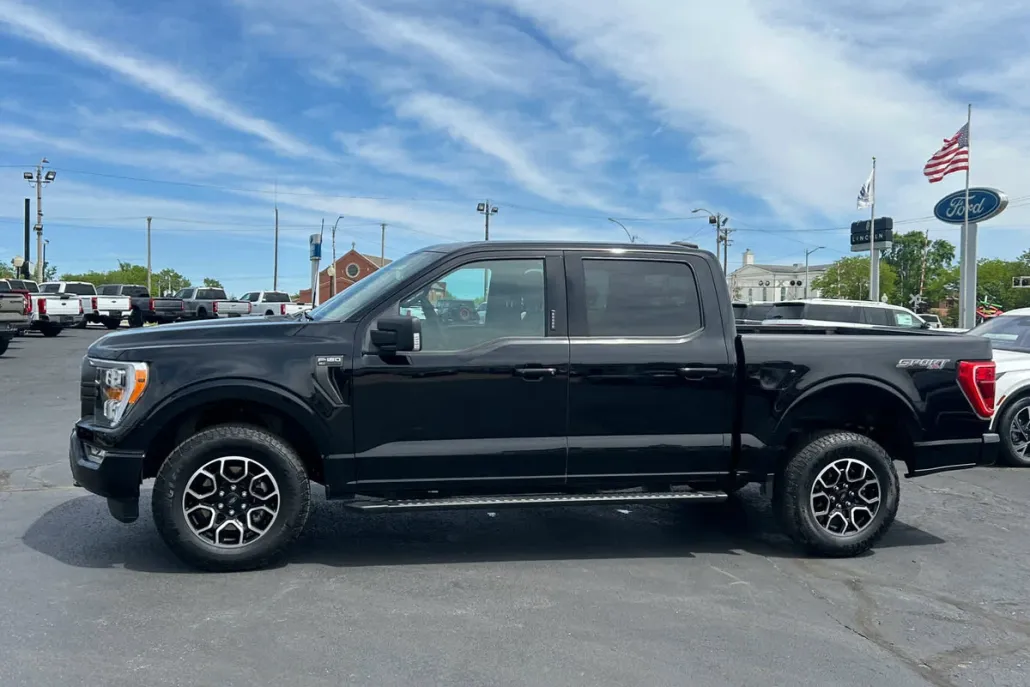 2023 Ford F-150 XLT photo 1