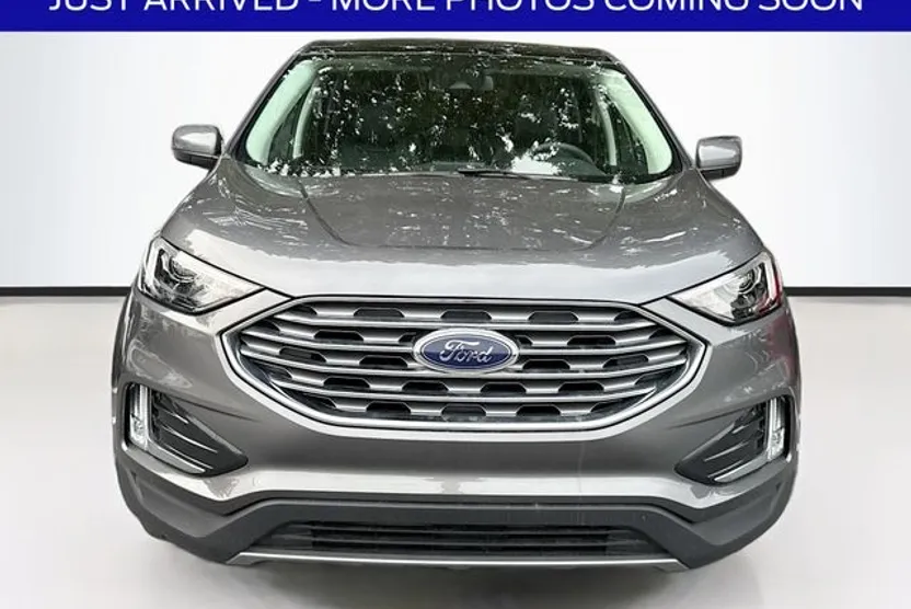 2022 Ford Edge SEL photo 1