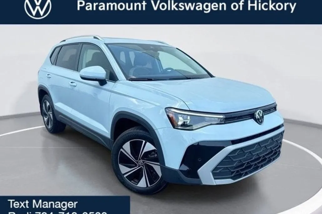 2025 Volkswagen Taos SE photo 1