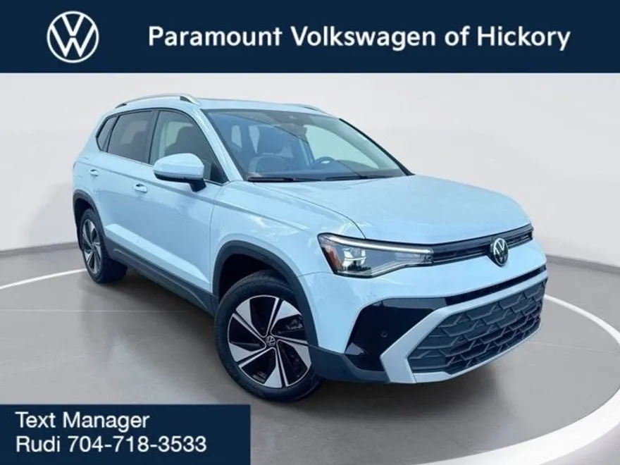2025 Volkswagen Taos SE photo 1