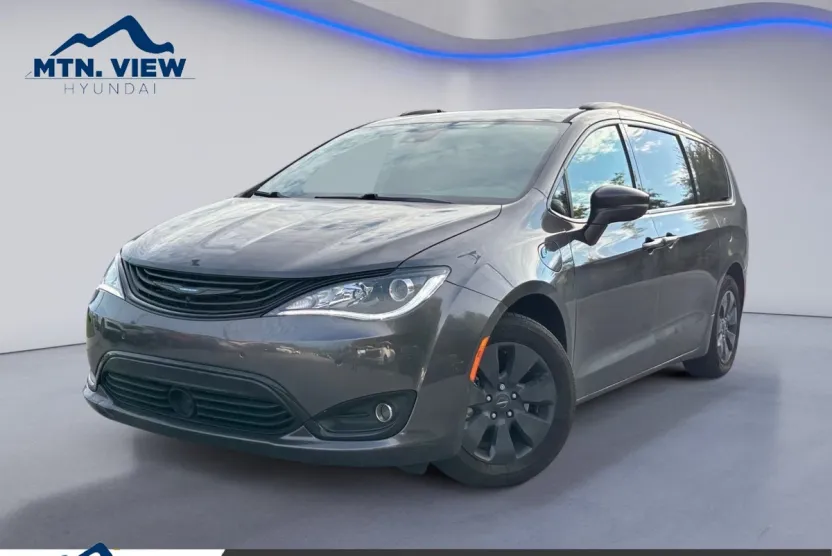 2019 Chrysler Pacifica Hybrid Limited photo 1