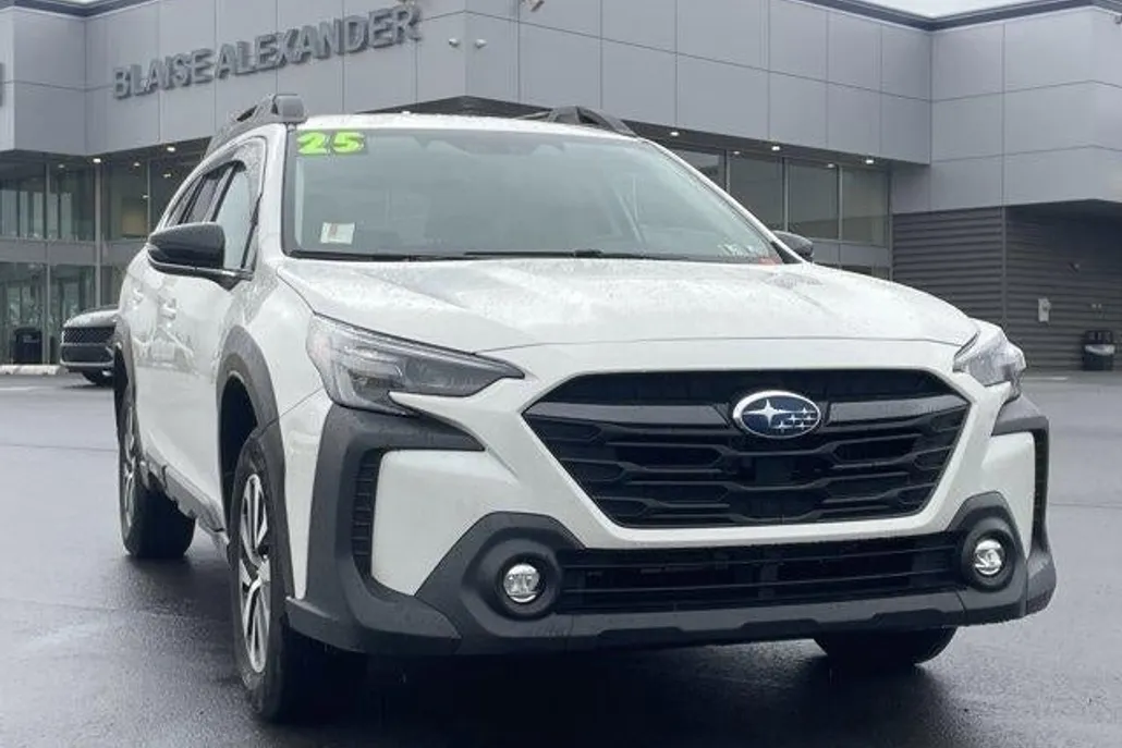 2025 Subaru Outback Premium photo 1