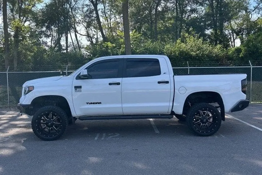 2017 Toyota Tundra SR5 TRD Pro photo 1