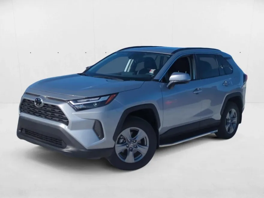 2024 Toyota RAV4 XLE photo 1