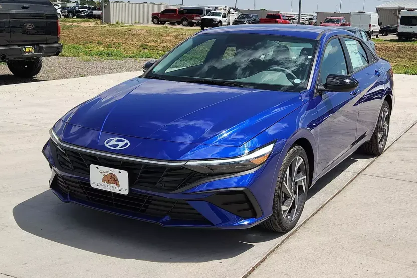 2025 Hyundai Elantra SEL Sport photo 1