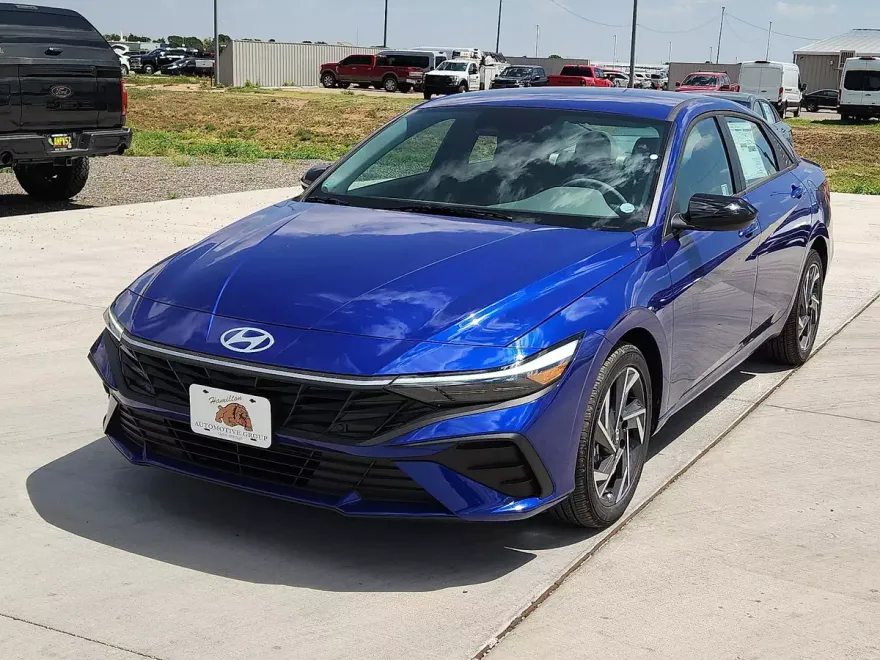 2025 Hyundai Elantra SEL Sport photo 1