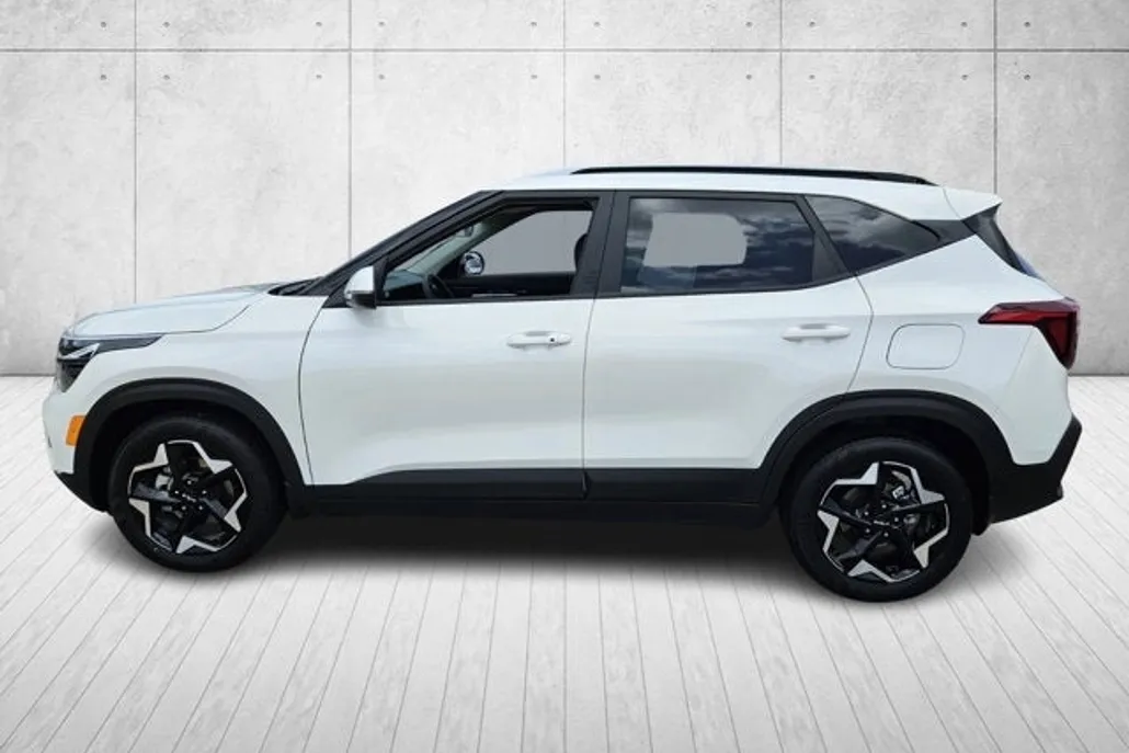 2025 Kia Seltos S photo 1
