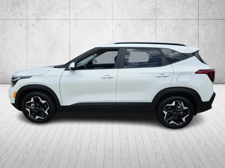 2025 Kia Seltos S photo 1