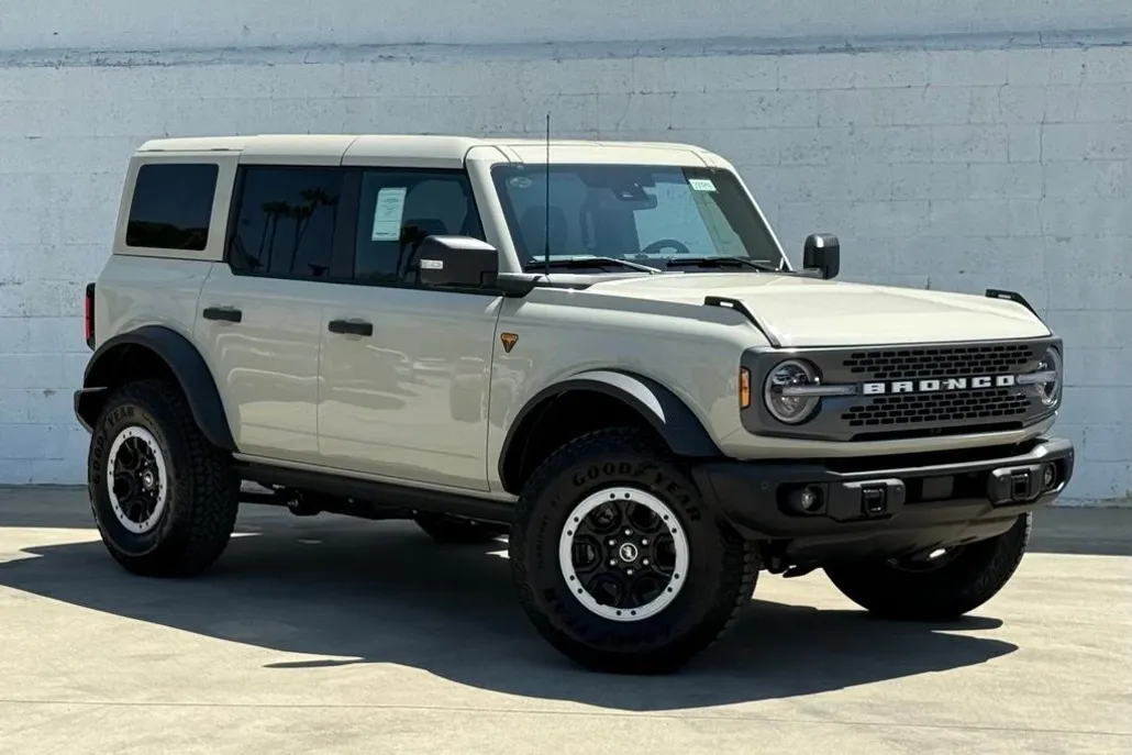 2025 Ford Bronco Badlands photo 1