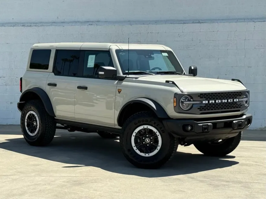 2025 Ford Bronco Badlands photo 1