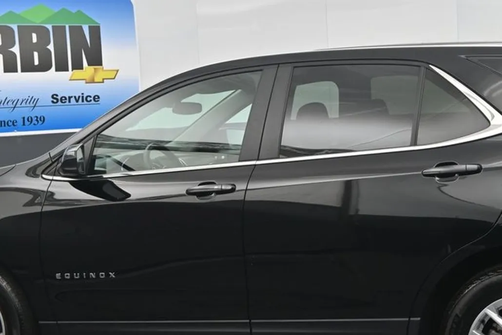 2024 Chevrolet Equinox LT photo 1