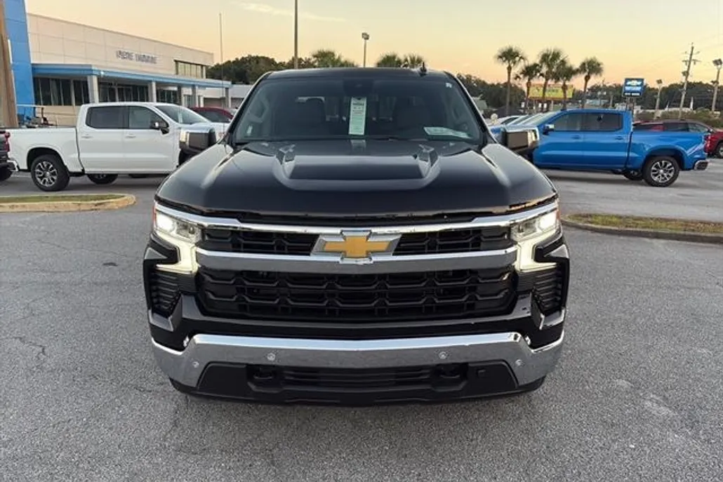 2026 Chevrolet Silverado 1500 LT photo 1