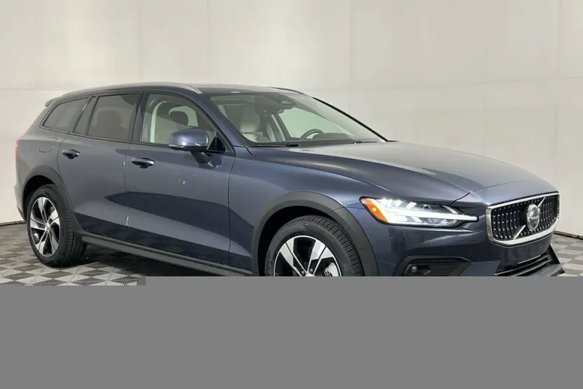2026 Volvo V60 Cross Country B5 Plus photo 1
