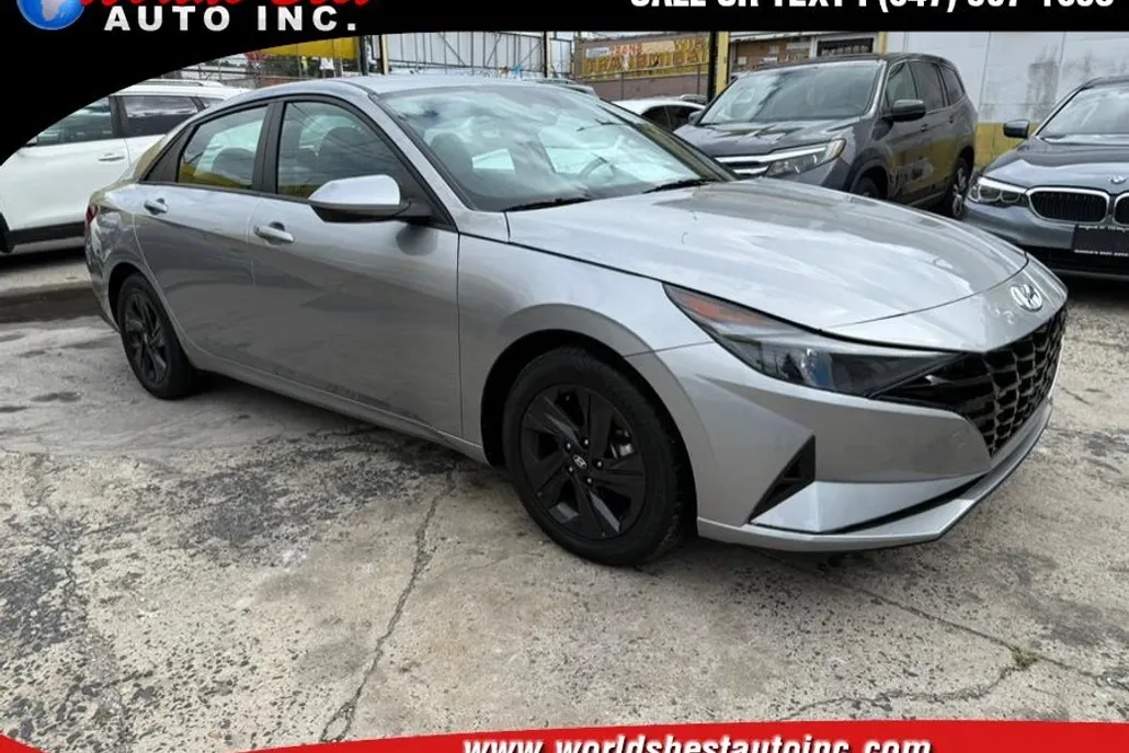 2023 Hyundai Elantra SEL photo 1
