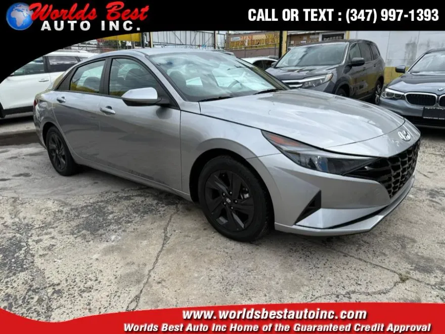 2023 Hyundai Elantra SEL photo 1