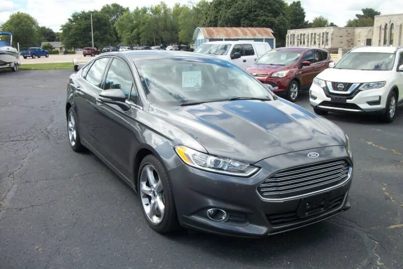2016 Ford Fusion SE photo 1