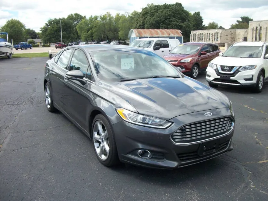 2016 Ford Fusion SE photo 1