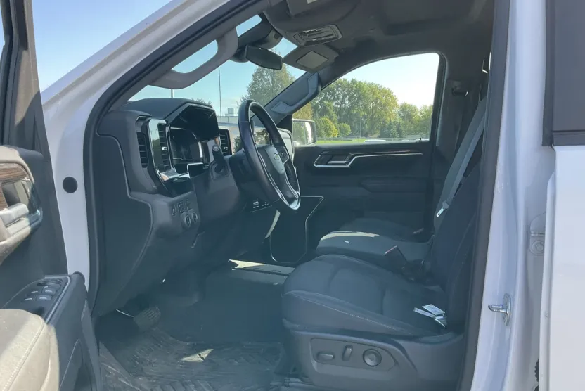 2022 Chevrolet Silverado 1500 LT photo 1