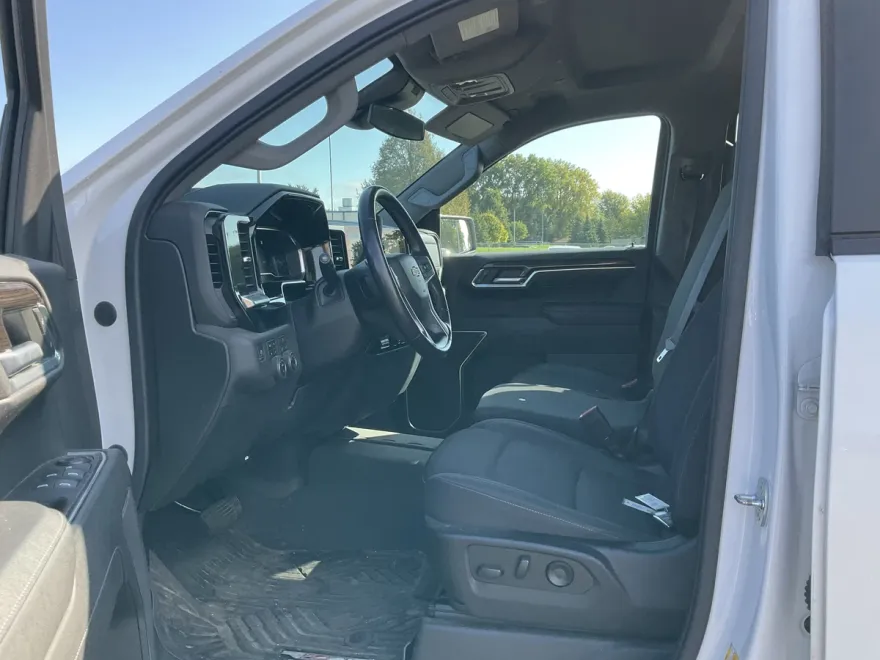 2022 Chevrolet Silverado 1500 LT photo 1