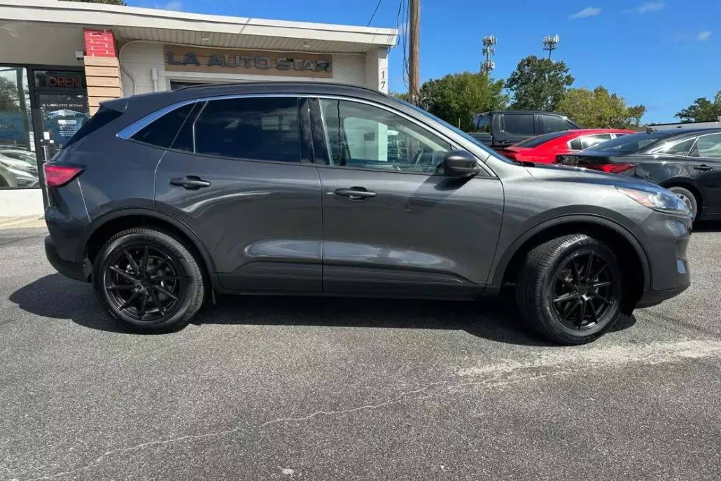 2020 Ford Escape SEL Sport photo 1