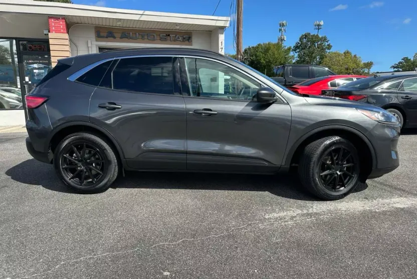 2020 Ford Escape SEL Sport photo 1