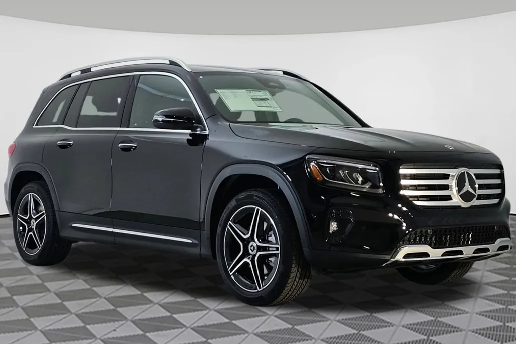 2026 Mercedes Benz GLB 250 4MATIC photo 1