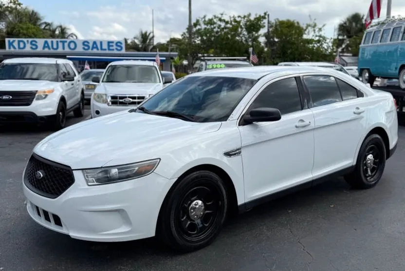 2015 Ford Taurus photo 1