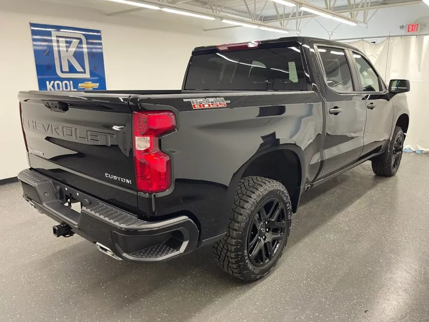 2024 Chevrolet Silverado 1500 Custom Trail Boss photo 1