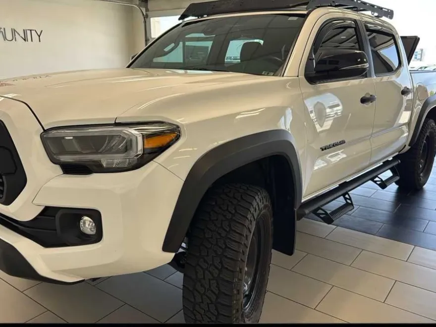 2023 Toyota Tacoma TRD photo 1
