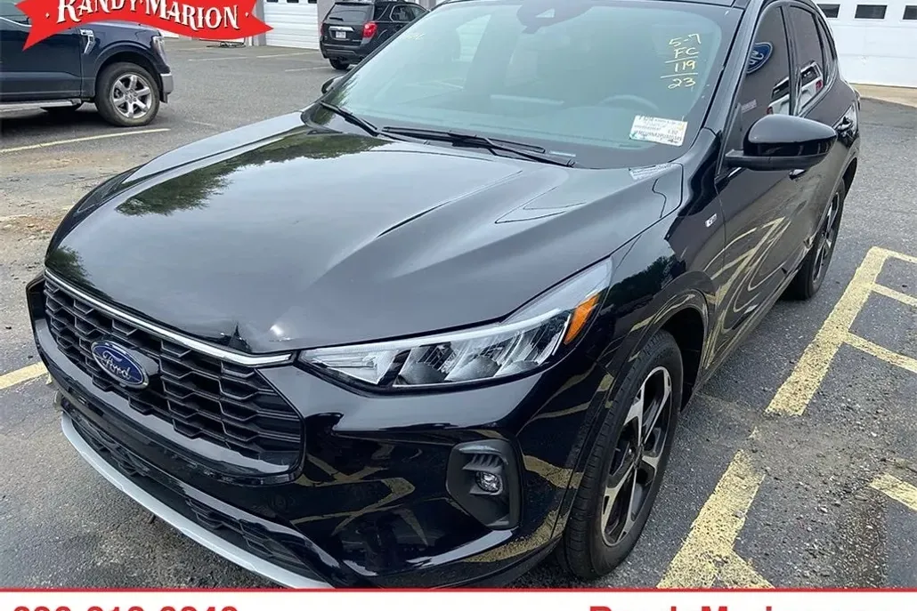 2023 Ford Escape ST-Line Select photo 1