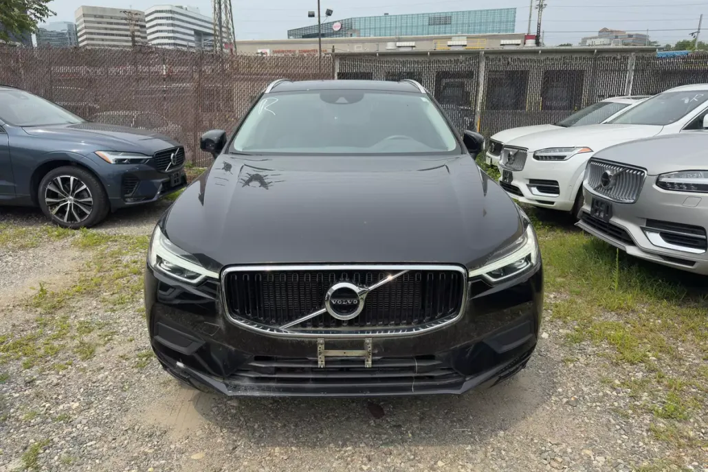 2021 Volvo XC60 T5 Momentum photo 1