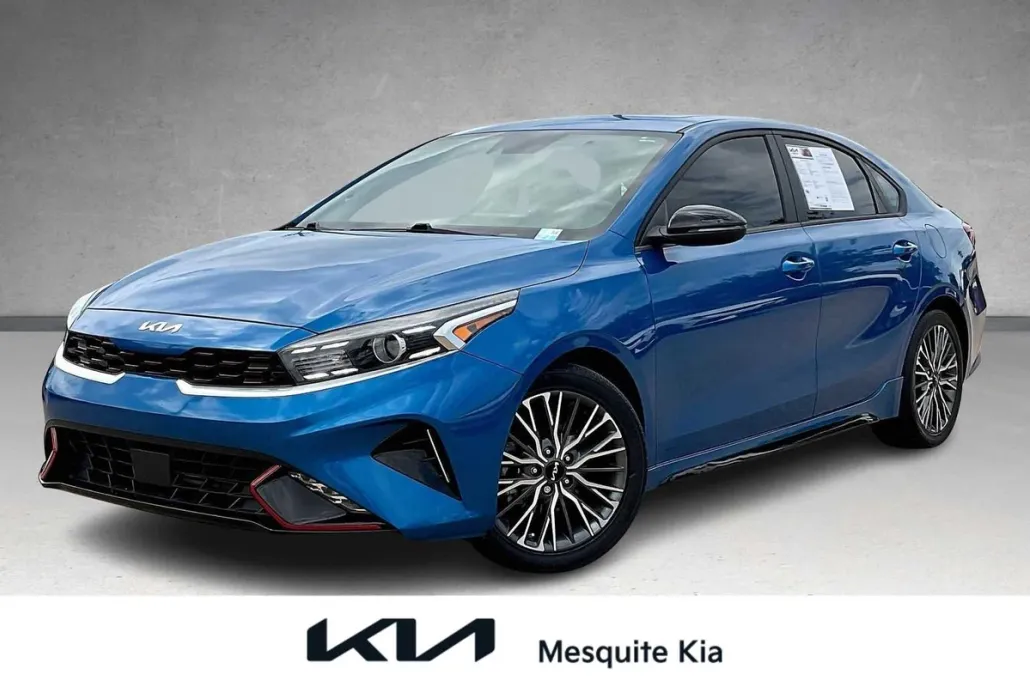 2022 Kia Forte GT-Line photo 1