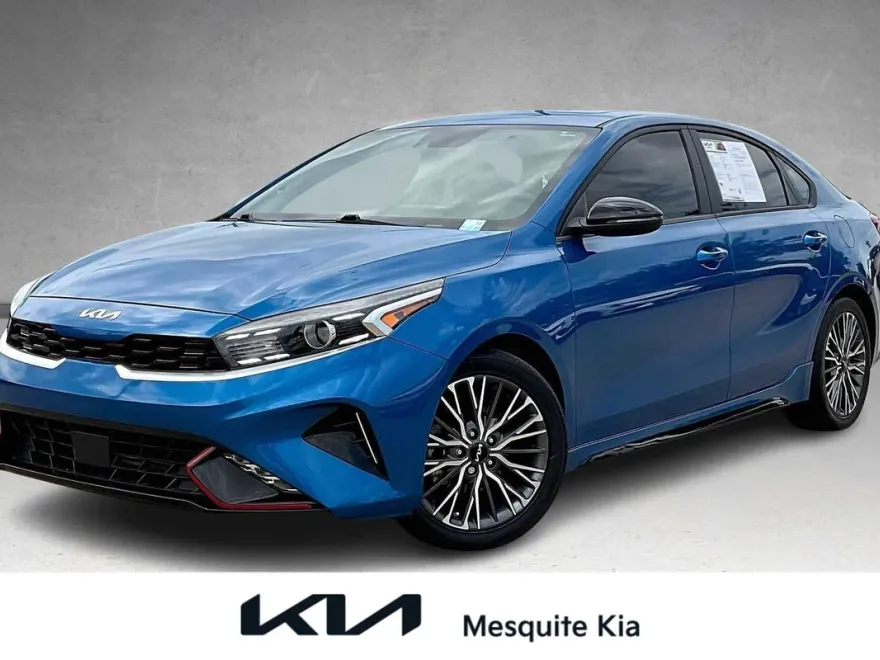 2022 Kia Forte GT-Line photo 1