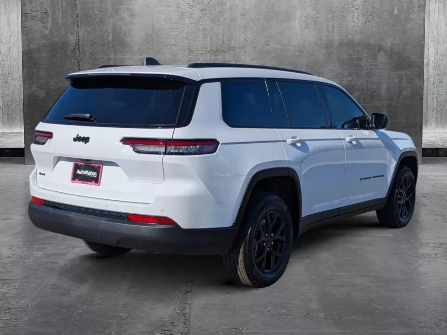 2025 Jeep Grand Cherokee Altitude X photo 2