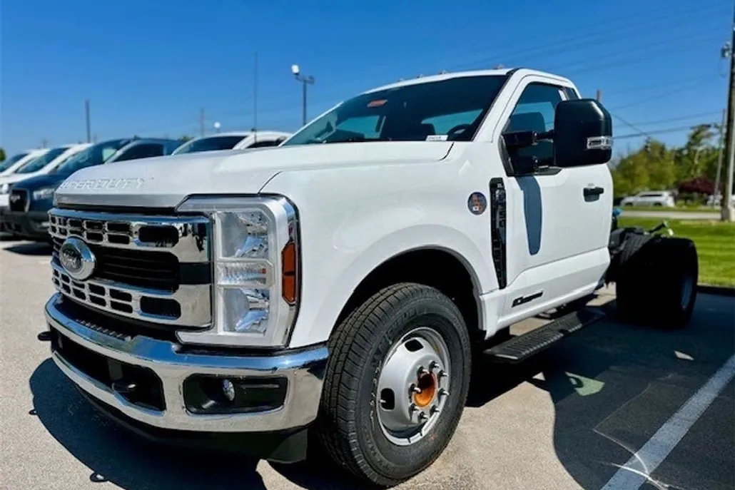 2024 Ford F-350 photo 1