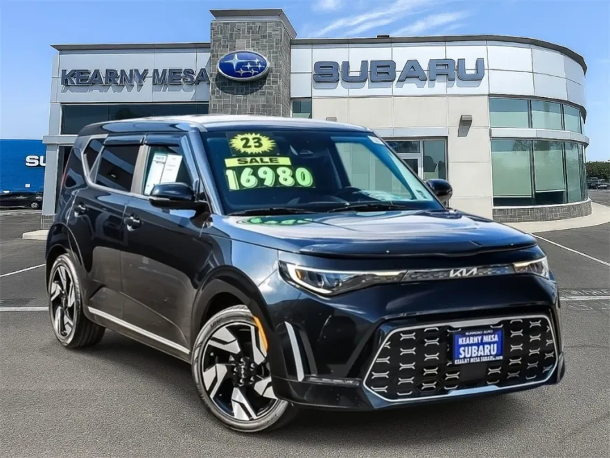 2023 Kia Soul GT-Line photo 1