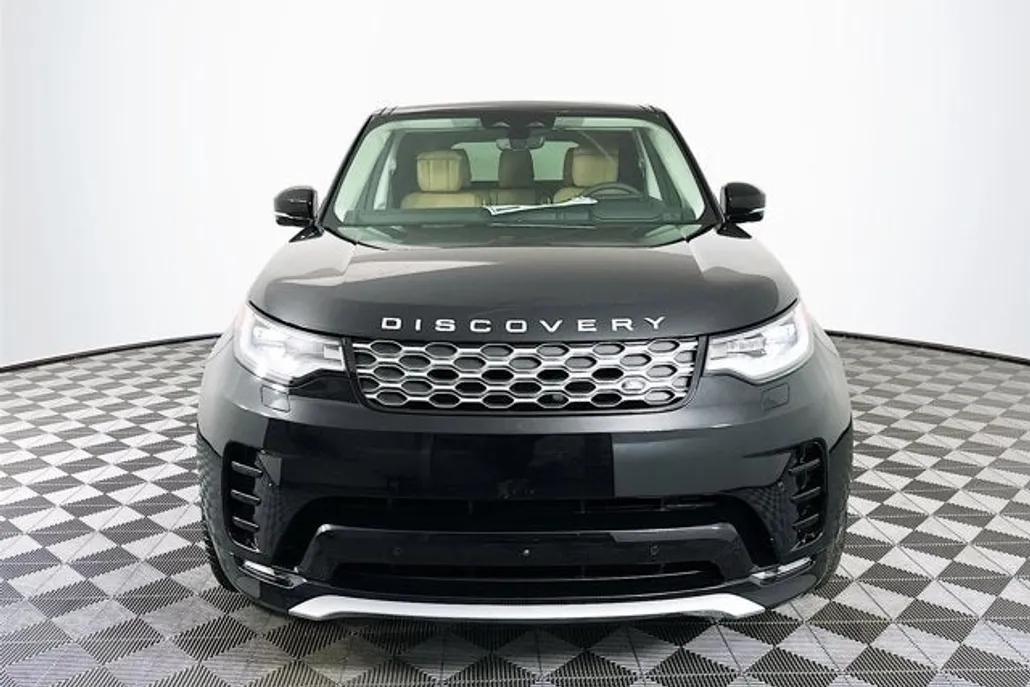 2025 Land Rover Discovery Metropolitan Edition photo 1