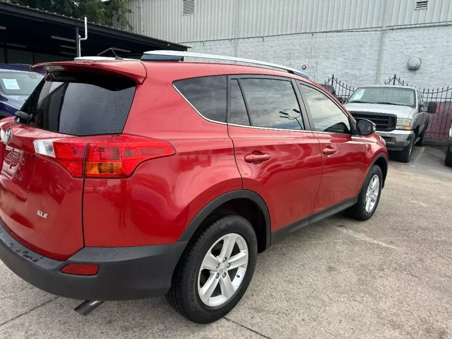 2013 Toyota RAV4 XLE photo 1