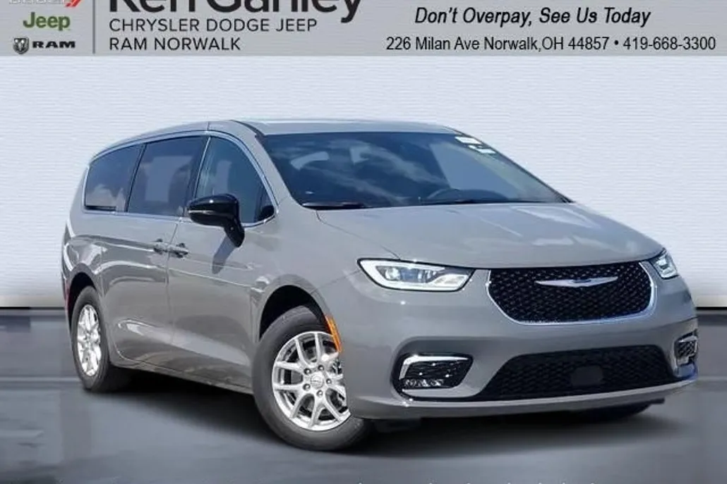2025 Chrysler Pacifica photo 1