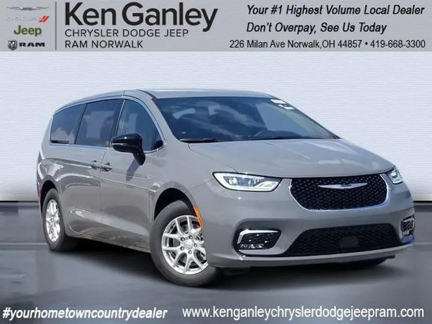 2025 Chrysler Pacifica photo 1