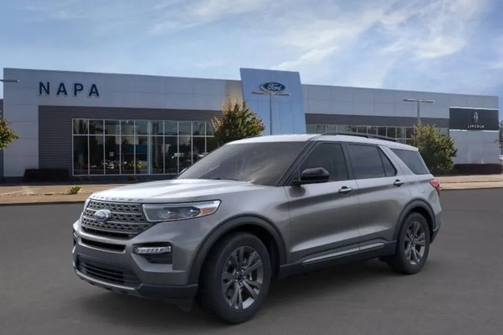 2024 Ford Explorer XLT photo 1