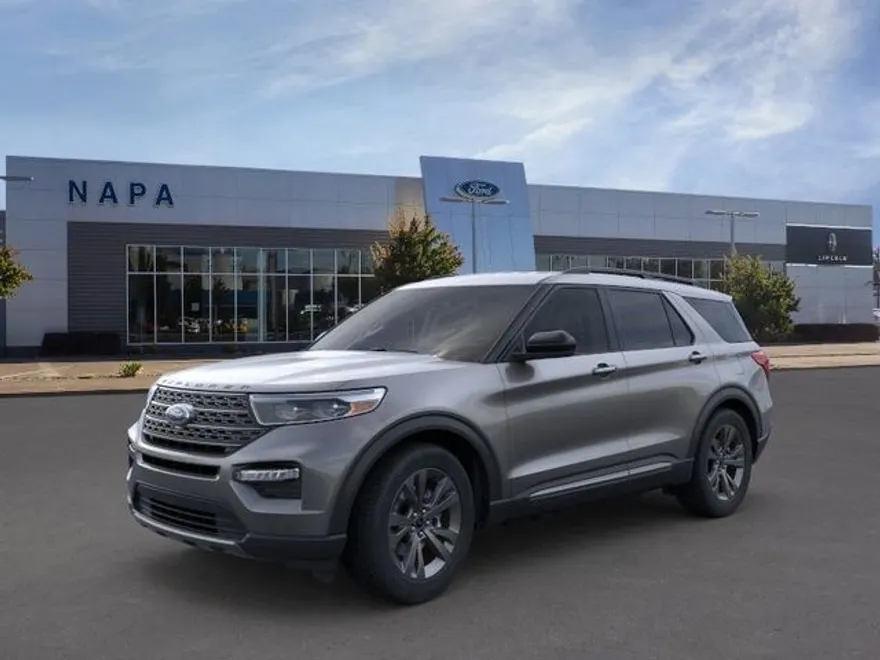 2024 Ford Explorer XLT photo 1