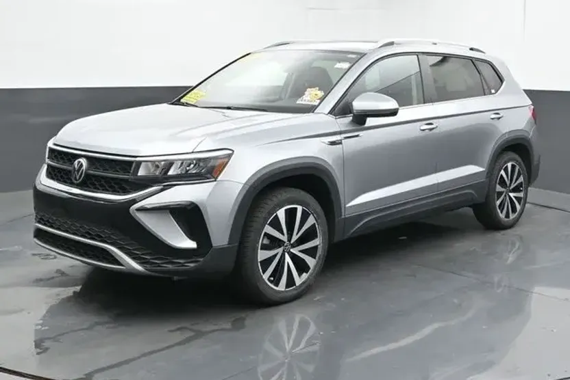 2022 Volkswagen Taos SE photo 1