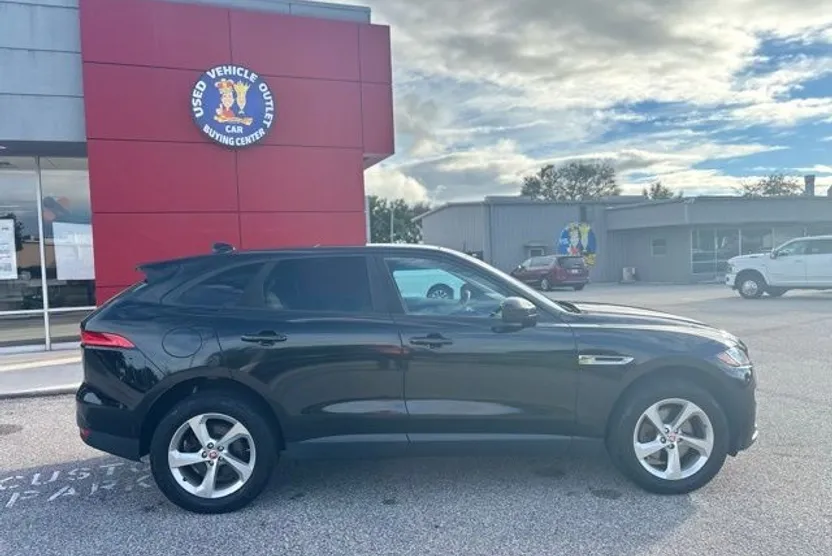 2017 Jaguar F-PACE Premium photo 1