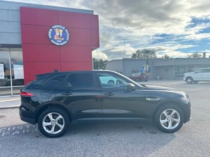 2017 Jaguar F-PACE Premium photo 1