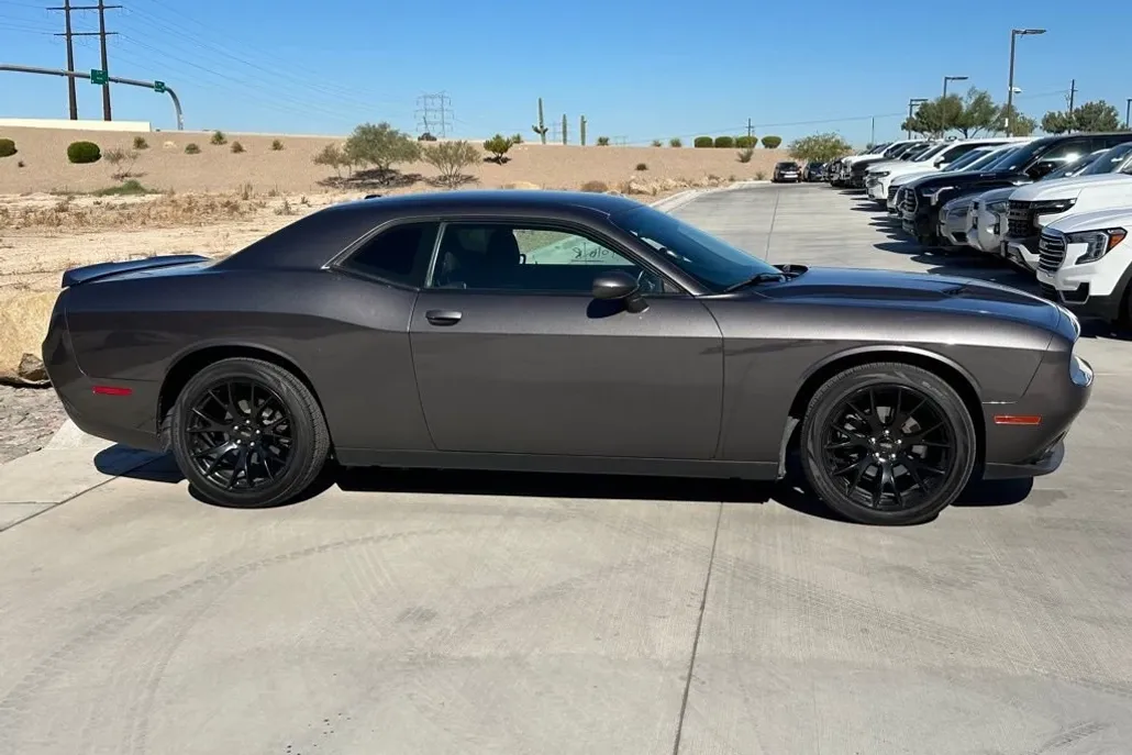 2020 Dodge Challenger SXT photo 1